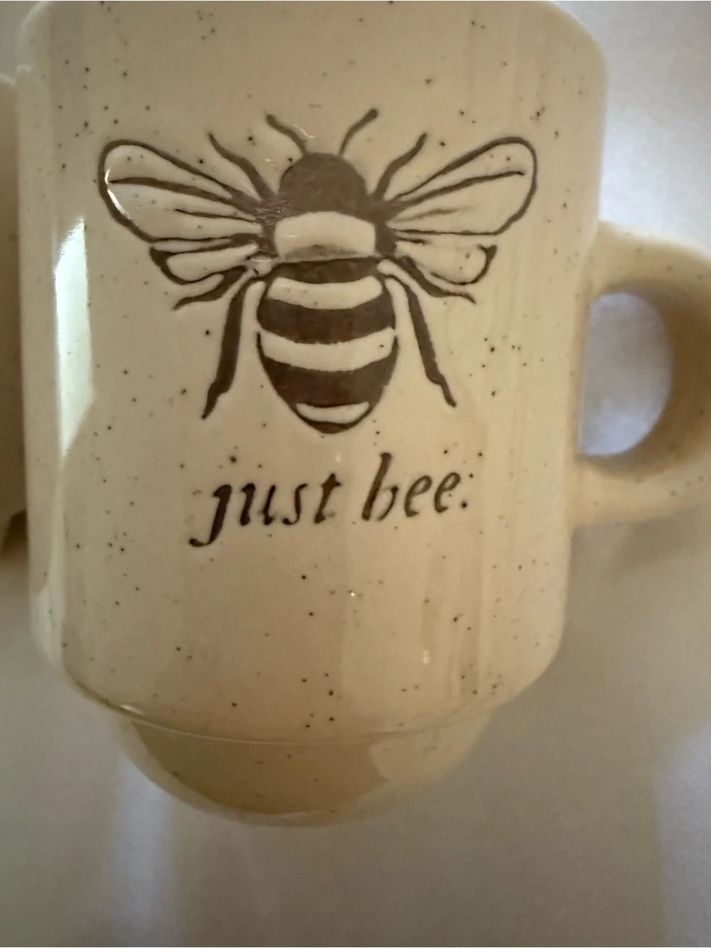 Cream Bee Ceramic Stackable Mugs with Metal Rack - Unbranded